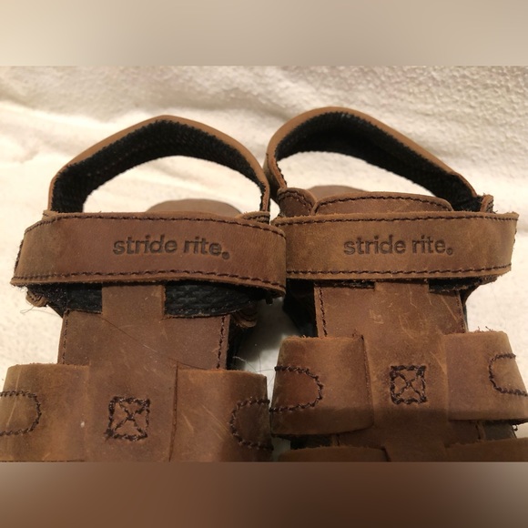 Boy’s extra wide Stride Rite brown sandals. Size 2XW. - Picture 4 of 7
